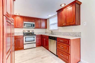 Main picture of 11705 SE Market St