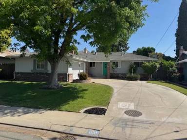 Main picture of 818 W 5th St