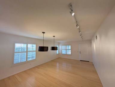 Main picture of 393 Spring Canyon Way