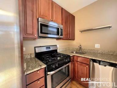 Main picture of 4910 N Hoyne Ave