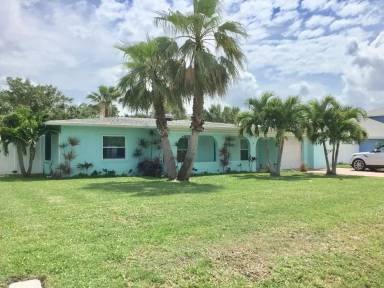 Main picture of 121 E Pasco Ln
