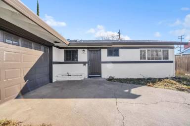 Main picture of 8054 Oak Forest St