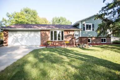 Main picture of 10164 Valley Forge Ln N
