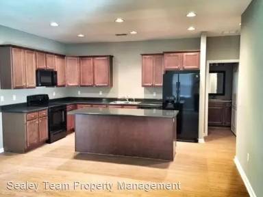 Main picture of 2001 Broad St