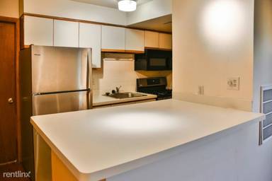 Main picture of 715 W Diversey Pkwy
