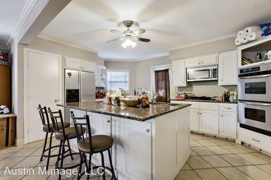 Main picture of 2411 Winsted Ln