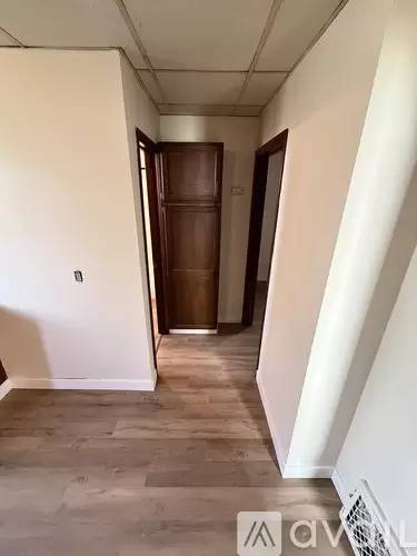 Main picture of 1120 E 9th St