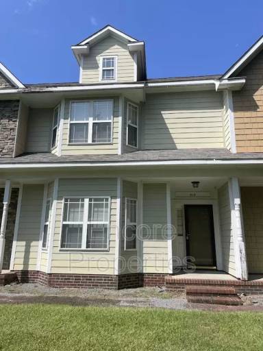 Main picture of 915 Cora Lee Dr