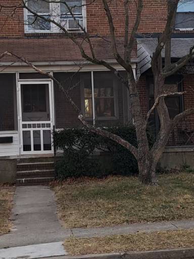 Main picture of 1924 Deering Ave