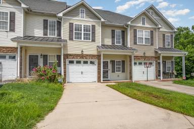 Main picture of 402 Beaumont Cir