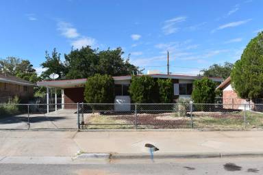 Main picture of 4933 Royal Dr