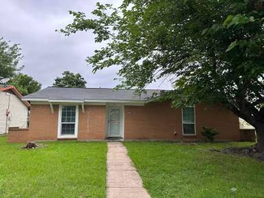Main picture of 901 Wandering Way Dr