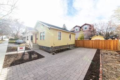 Main picture of 329 NW Bond St