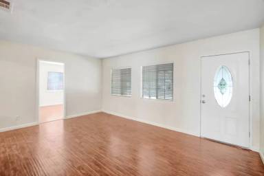 Main picture of 4718 N E St