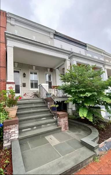 Main picture of 412 F St NE