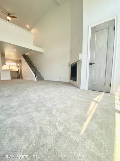 Main picture of 5530 Owensmouth Ave