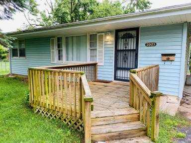 Main picture of 2023 E Elm St
