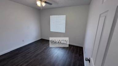 Main picture of 6041 W Crittenden Ln