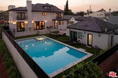 Main picture of 300 N Plymouth Blvd