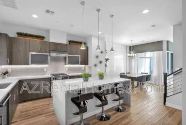 Main picture of 3122 N 71st St
