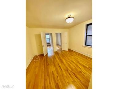 Main picture of 338 E 70th St