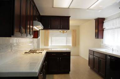 Main picture of 650 W 10th St