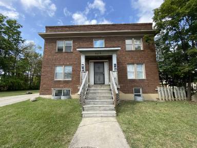 Main picture of 609 E Paterson St