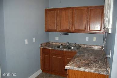 Main picture of 906 E Burlington St