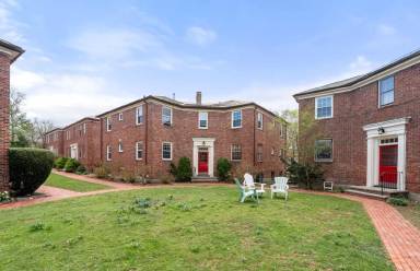 Main picture of 5 Garden Ct