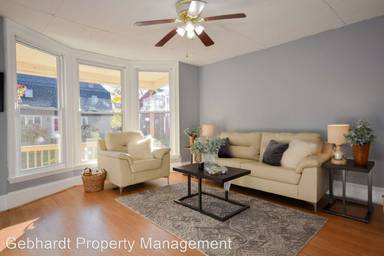 Main picture of 129 School St