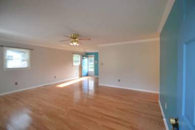 Main picture of 2050 35th St NE