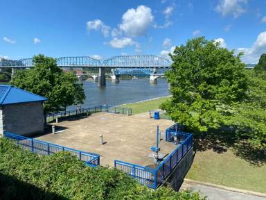 Main picture of 552 River St