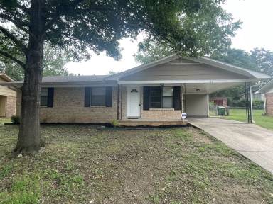 Main picture of 20 Hanover Dr