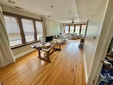 Main picture of 4931 W Ainslie St