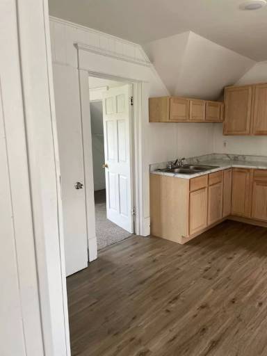 Main picture of 535 10th Ave