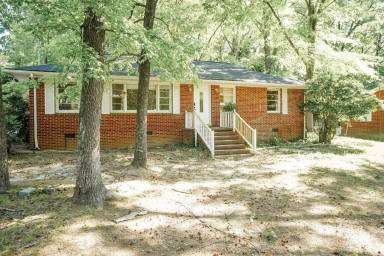 Main picture of 2003 Aiken Ave