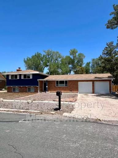 Main picture of 818 Dirksland St