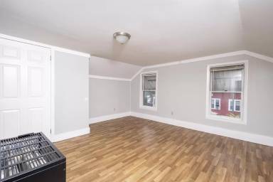 Main picture of 882 4th Ave