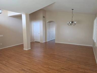 Main picture of 3060 E Colonial Pl