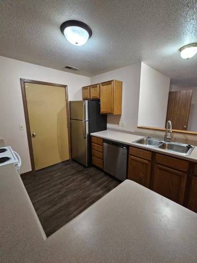 Main picture of 222 E Veterans St