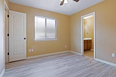 Main picture of 19308 James Manor St