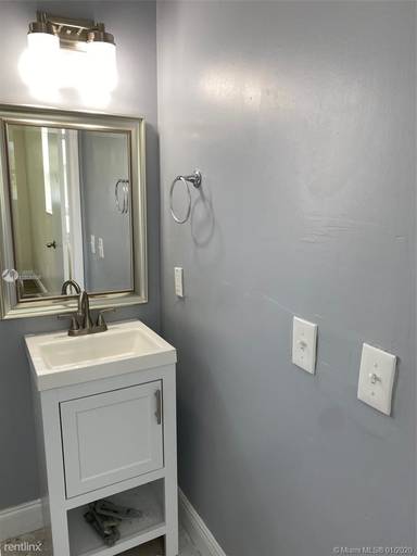 Main picture of 235 NE 159th St