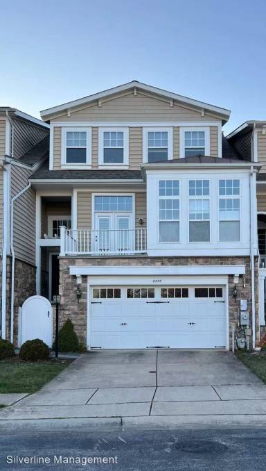 Main picture of 8803 Mirror Lake Way
