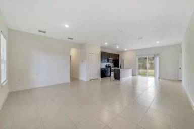 Main picture of 15772 SW 37th Cir