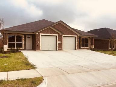 Main picture of 404 Sladecek Dr