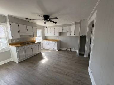 Main picture of 611 E Main St