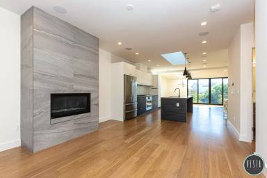 Main picture of 30 College Ave