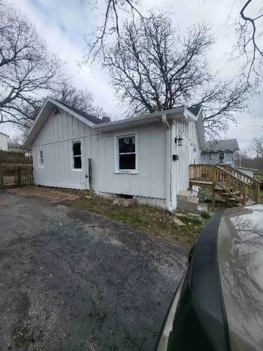 Main picture of 2208 S Hawthorne Ave
