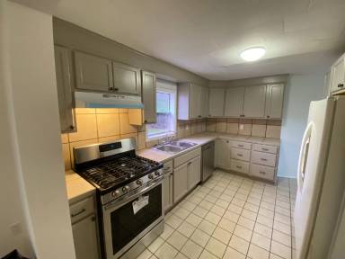 Main picture of 106 Curtis St