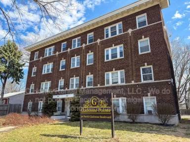 Main picture of 303 N Gladstone Blvd